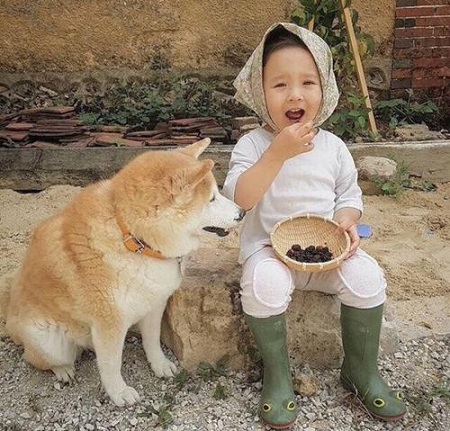 注意力集中的小孩